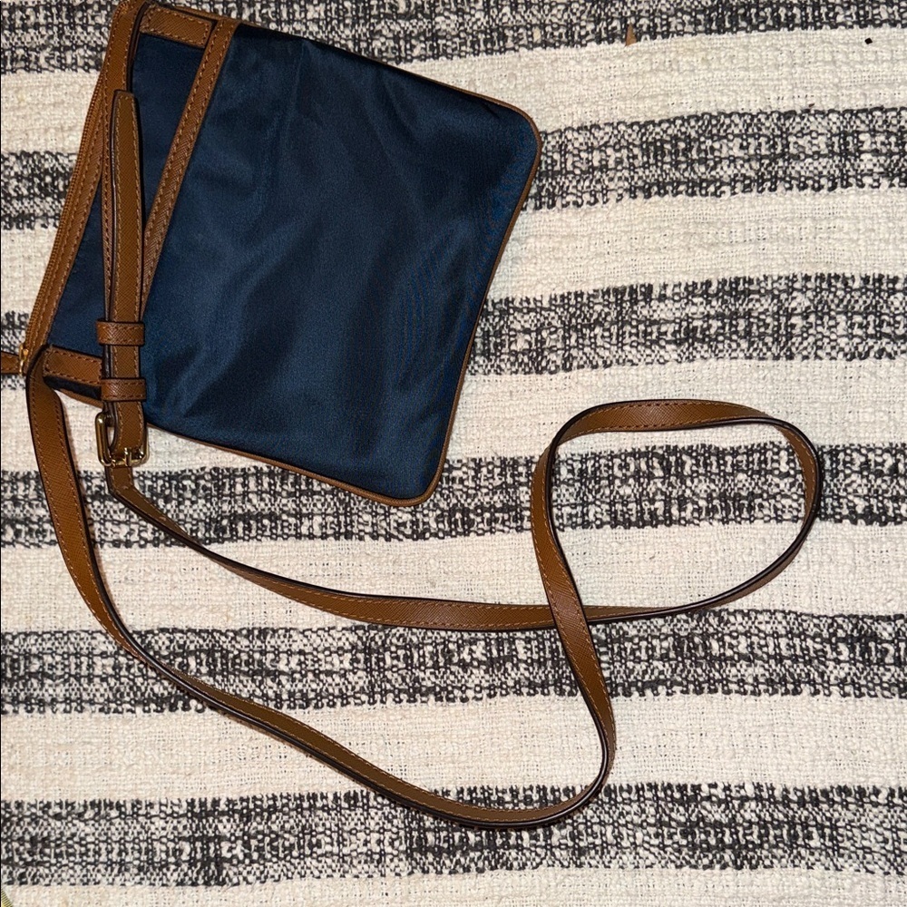 Michael Kors blue & tan nylon & leather crossbody compact travel pockets purse - Picture 9 of 13